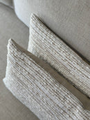 Kussen in beige-wit gemêleerde stof - Clarissa EXCLUSIVE Sand CLAUDI - 30x45 cm