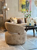 Draaifauteuil Joelia in zachte lichtbruine 'schapen' stof