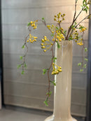 Kunsttak met gele besjes en groene blaadjes - 104 cm