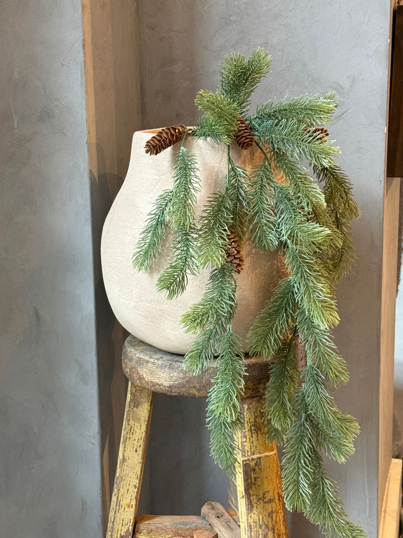 Kunsttak met dennentakjes en dennenappels – 80 cm