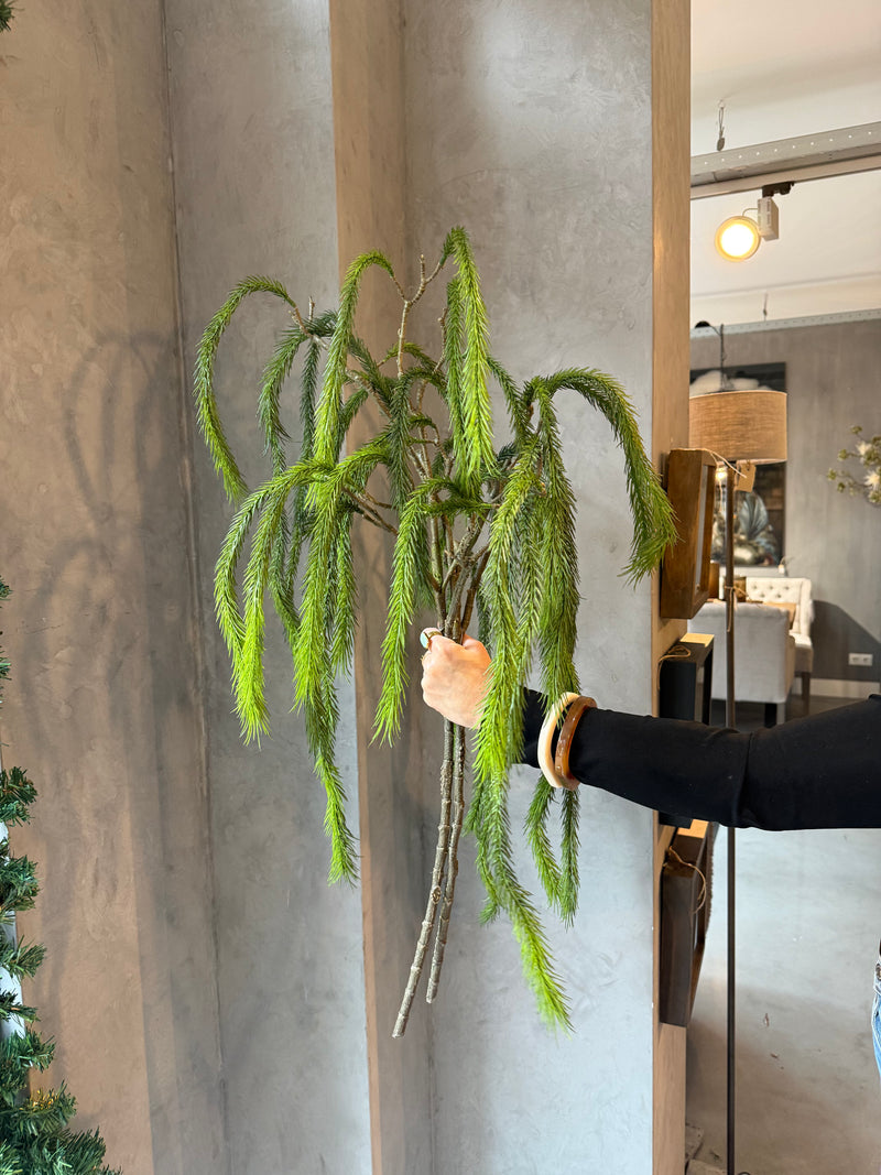 Kunsttak met hangende Dennentakjes – 130 cm