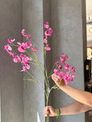 Kunsttak met roze lathyrus bloemen - 117 cm