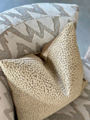 Kussen met goudgroenige stipjes - 45x45 cm - Amy Gold