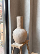 Lichtgrijze bolvaas met korreltjes - Cornas - D29 x H50 cm