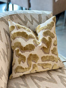 Linnen kussen met lichtgroene figuurtjes - 45x45 cm - Nimfy Olive