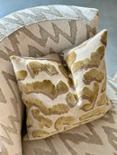 Linnen kussen met lichtgroene figuurtjes - 45x45 cm - Nimfy Olive