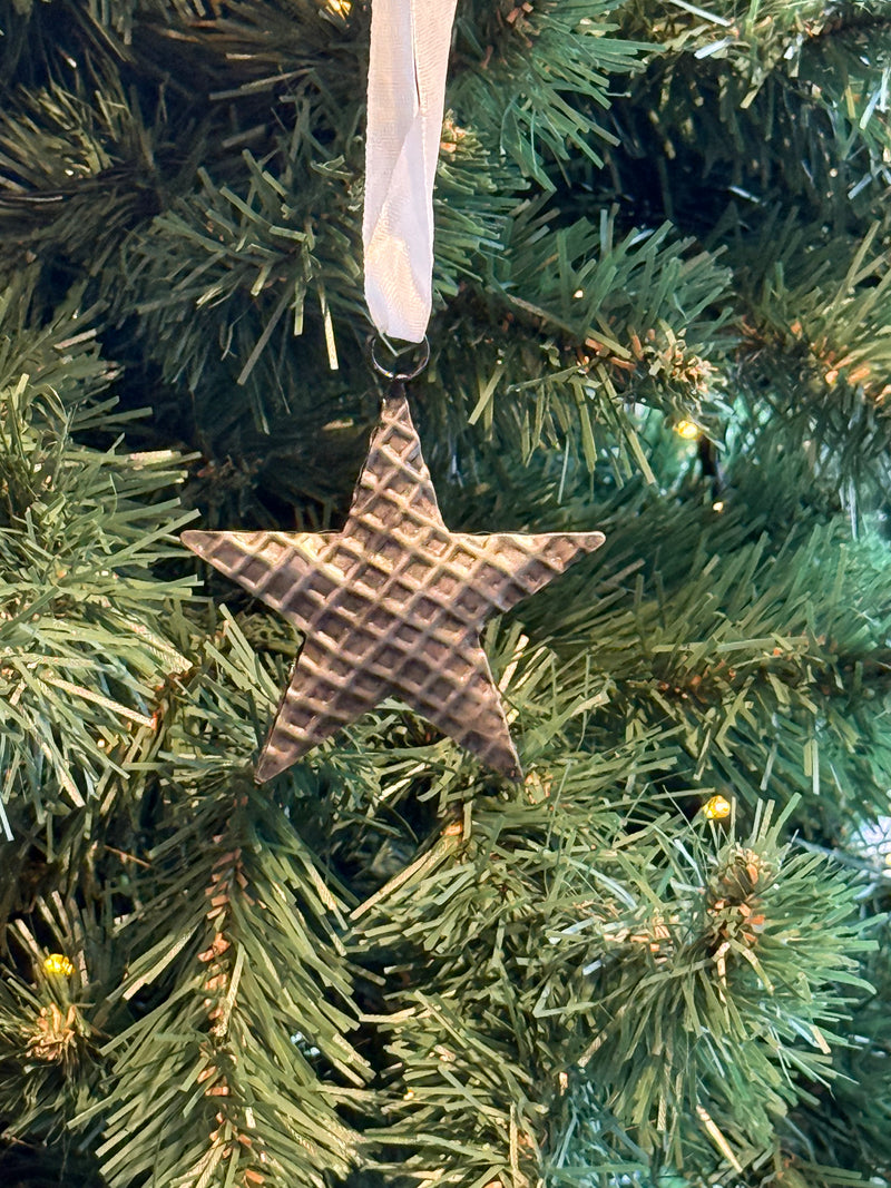 Metalen kersthanger sterretje met wafelpatroon - 8 cm