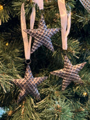 Metalen kersthanger sterretje met wafelpatroon - 8 cm