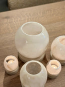 Windlicht Olessa van beige albast op zandstenen voet - D18,5 x H22,5 cm