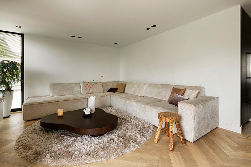 Hoekbank Tori in fluffy parelmoer stof – 344 × 358 cm