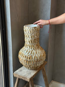 Stenen bolvaas met groene blaadjes - Galbula - D30 x H45 cm