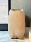 Vaas Taurasi op pootjes - light brown - D26 x H43 cm