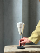 Witte schelp op statief - H27 cm
