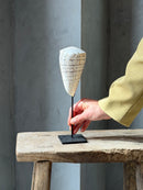 Witte schelp op statief - H27 cm