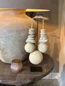 XL Kralenketting met schijfjes van katoen maché - L20 x B10 x H52 cm