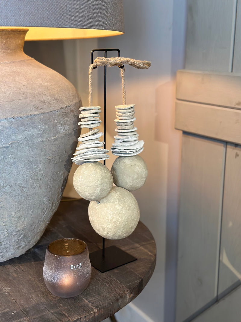 XL Kralenketting met schijfjes van katoen maché - L20 x B10 x H52 cm