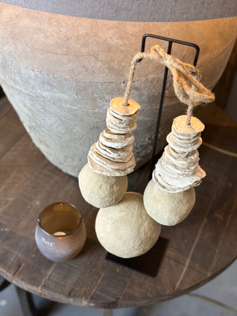 XL Kralenketting met schijfjes van katoen maché - L20 x B10 x H52 cm