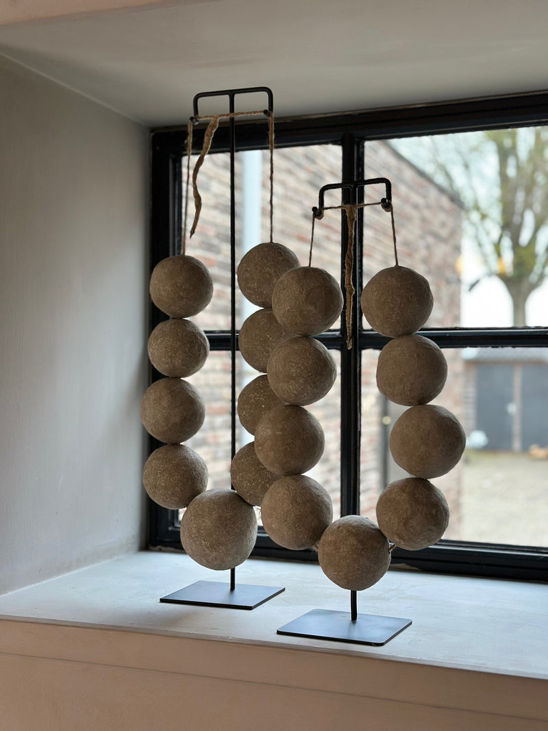 XL Kralenketting van katoen maché - L25 x B9 x H51 cm