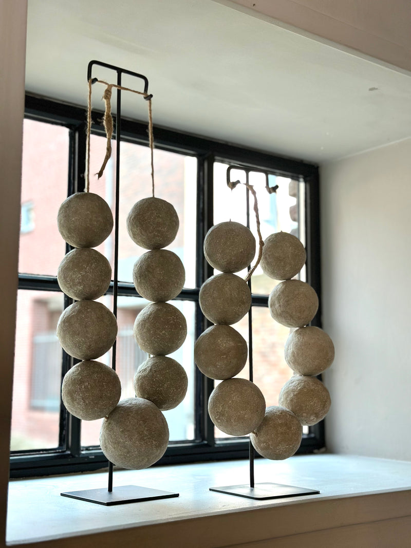 XXL Kralenketting van katoen maché - L20 x B10 x H67 cm