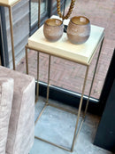 Zuil van goudkleurig staal met crème plateau - H80 B35x35 cm