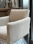 Eetkamerstoel Capri in beigekleurige stof met visgraat patroon