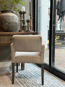 Eetkamerstoel Capri in beigekleurige stof met visgraat patroon