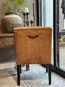 Eetkamerstoel Torino in roestbruine gewolkte stof met handvat