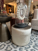 Hockertje in zilvergrijze velours stof - H33 x D40 cm