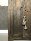 Kabinet 2 deurs van vergrijsd hout