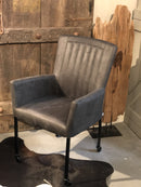 Eetkamerstoel Oscar in antraciet leercombinatie met skatewieltjes