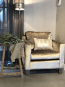 Fauteuil Manon in oester-parelmoer shiny stof