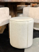 Hocker Mops in een grove witte stof H48 x D40 cm