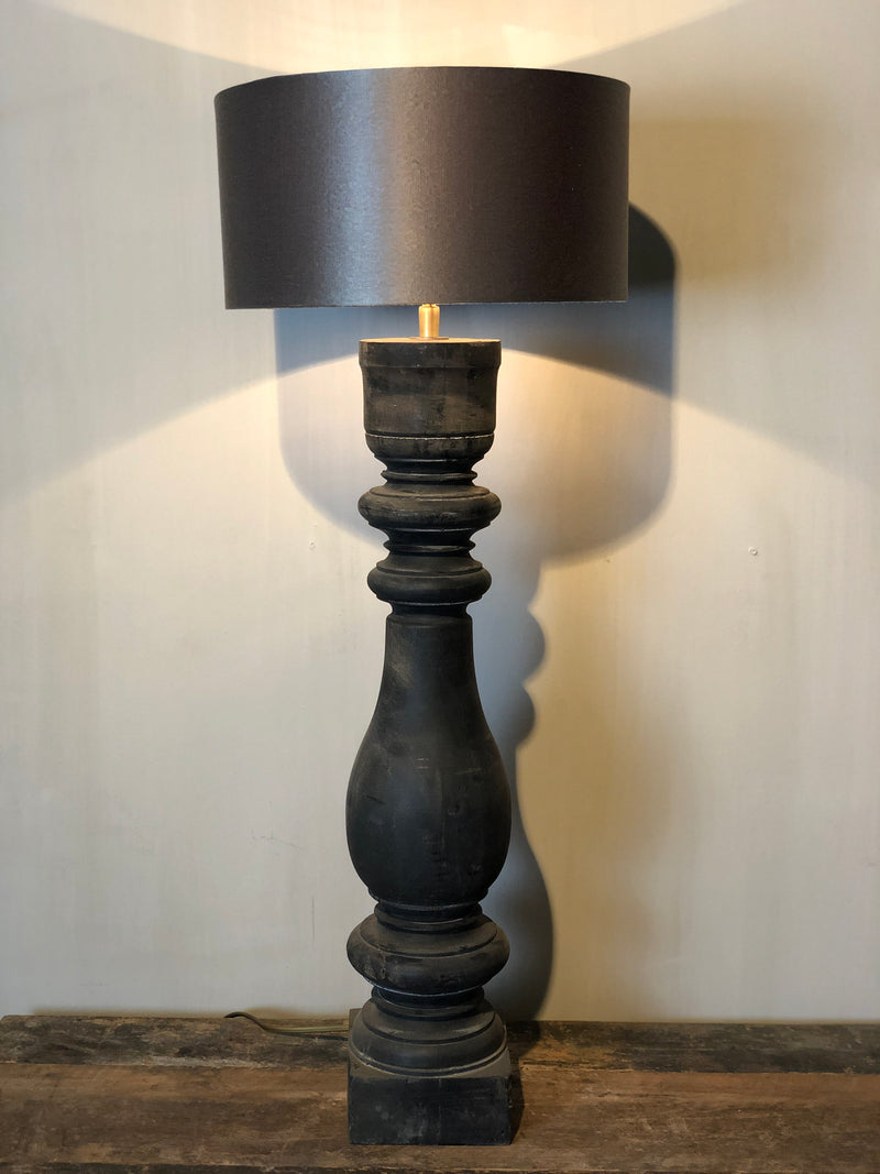 Balusterlamp van vergrijsd hout - H60 x D13 cm