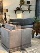 Fauteuil Charlie in een lichtgrijze velours stof met rokje