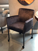 Eetkamerstoel Randy in antracietgrijze/bruine velours stof met parketwielen