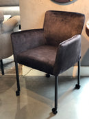 Eetkamerstoel Randy in antracietgrijze/bruine velours stof met parketwielen