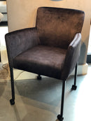 Eetkamerstoel Randy in antracietgrijze/bruine velours stof met parketwielen