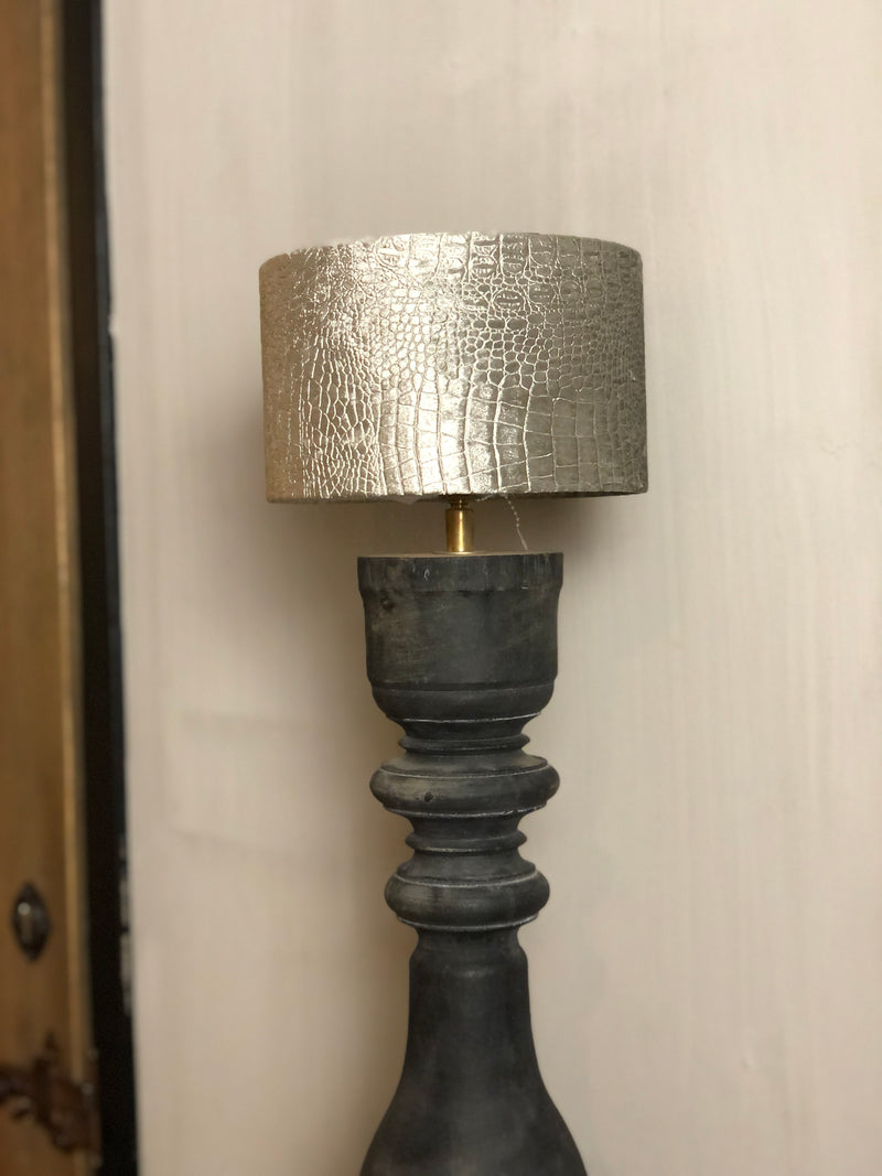 Lampenkap cilinder in lichtgrijze krokoprint velours stof D20 x H12 cm