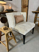 Fauteuil Crosby in een ecru-taupekleurige panterprint velour stof