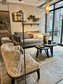 Fauteuil Grace met een zig-zag patroon stof in lichte grijskleur met franjes