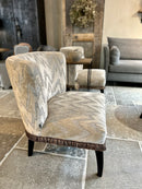 Fauteuil Grace met een zig-zag patroon stof in lichte grijskleur met franjes