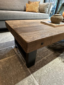 Salontafel Bas met grof houten blad en zwart stalen U-poot 120x60 cm