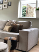 Hoekbank Monti in zandkleurige linnen-katoen stof - 3 zits bank met eiland 125 cm