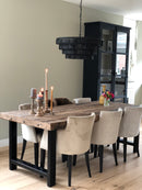 Eettafel Bas met stalen U-poot en grote schroeven