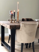 Eettafel Bas met stalen U-poot en grote schroeven