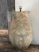 Aura Peeperkorn Kruiklamp Poniri - Verweerd groen aardewerk - 45x70 cm