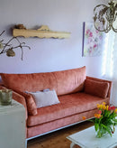 Bank Charlie in een bloesemroze velours stof - 3 zits bank