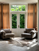 Fauteuil Rosita in gouden velours stof met 1 korte en 1 lange armleuning