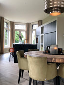 Eettafel Claire rond met robuust blad en oud stalen spinpoot