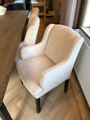 Eetkamerstoel Finn in een ecrukleurige stof met patroon